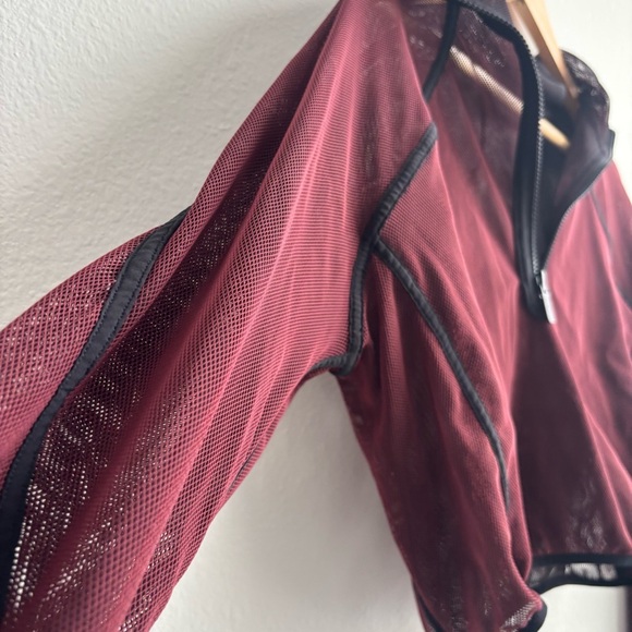 Lululemon Athletica Reversible Mesh 1/2 Zip Jacket Burgundy and Black Pullover - Picture 7 of 14
